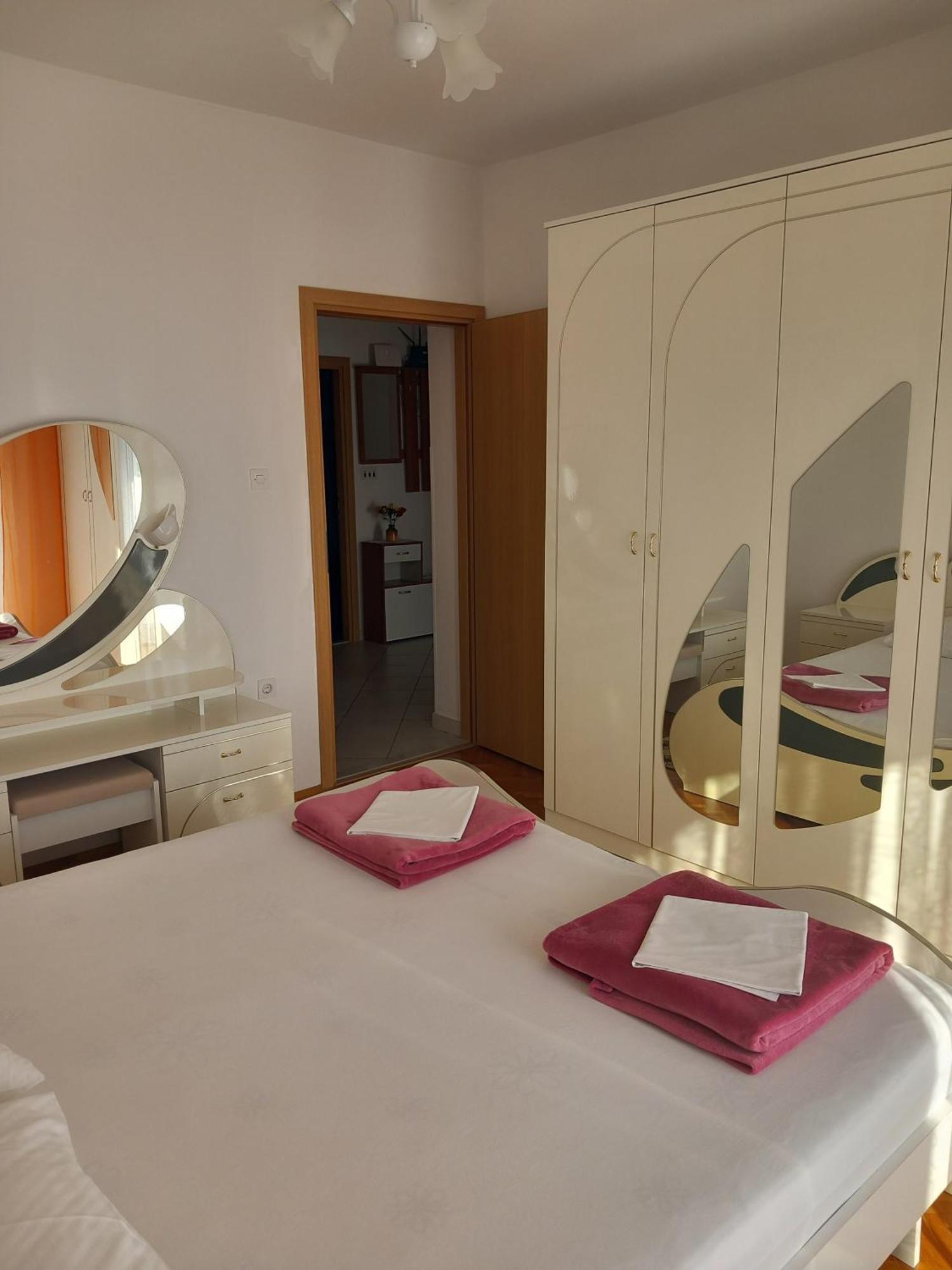 Apartman Tralje Сен Екстериор снимка