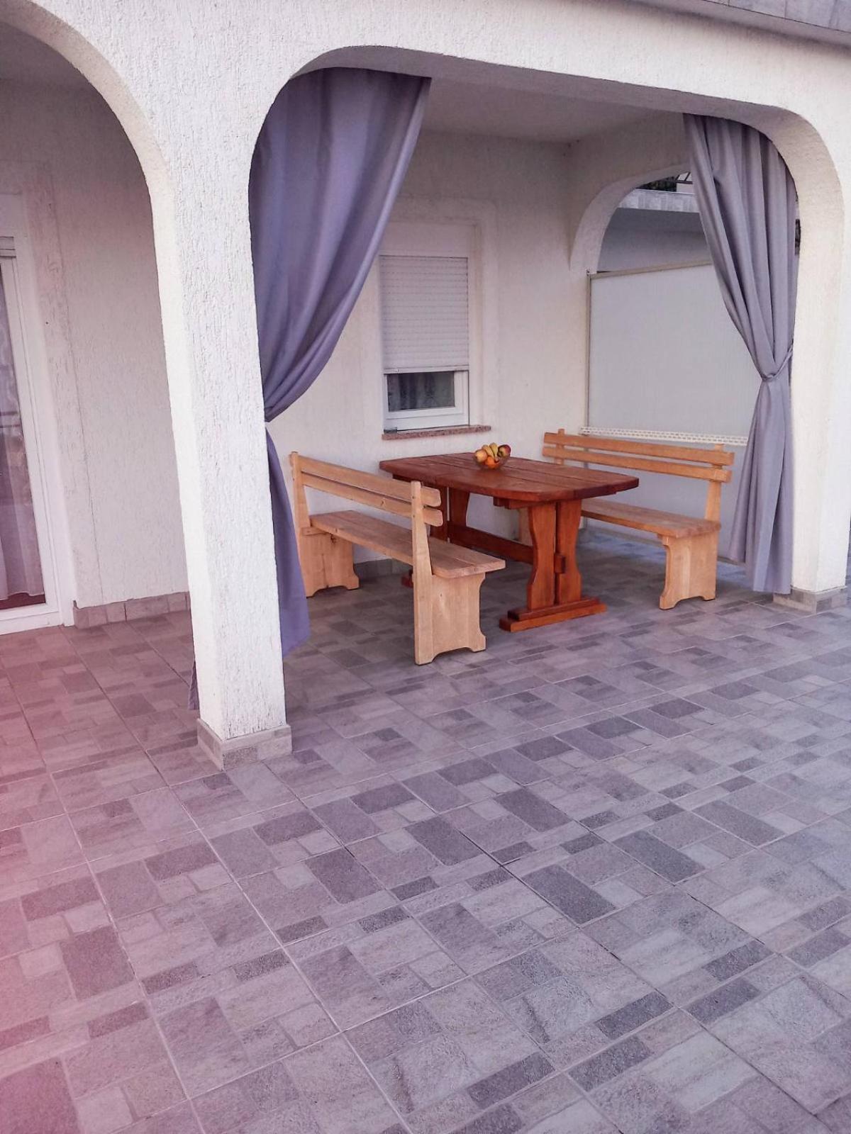 Apartman Tralje Сен Екстериор снимка